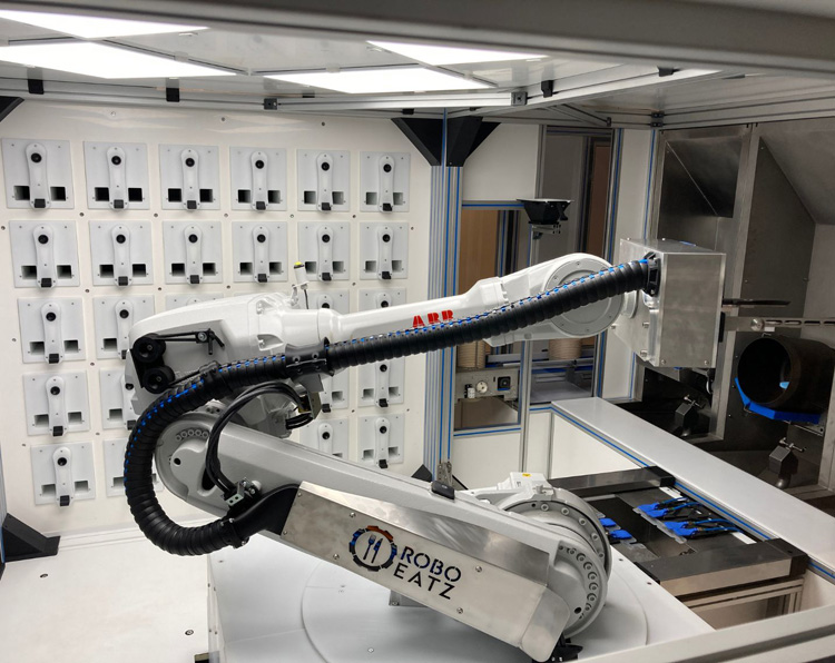 Auf einer Fläche von 20 Quadratmetern wollen die Partner Aramark Healthcare und Robo Eatz Essen zubereiten lassen, indem ein Roboter auf Zutaten aus Vorratsbehältern zugreift und dabei bis zu vier personalisierte Bowl-Menüs gleichzeitig kocht. Foto: Aramark