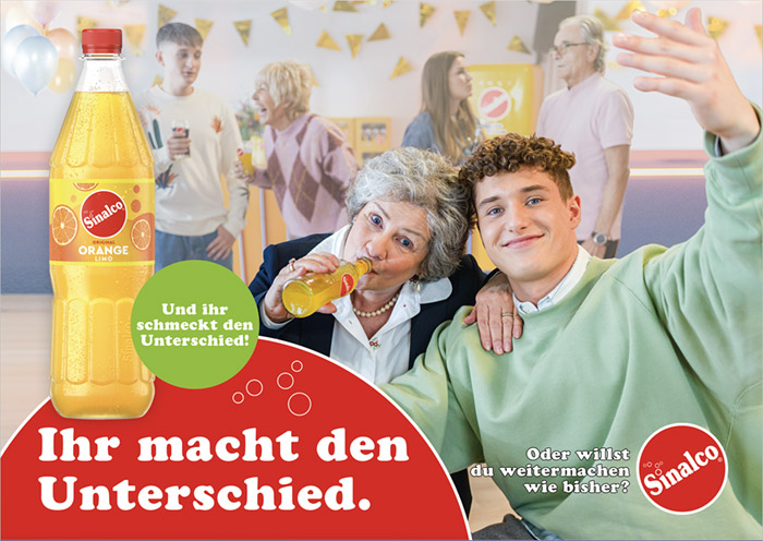 Für den neuen Werbespot von Sinalco feierten Unternehmensmitarbeiter und ihre Großeltern sowie Freunde eine ausgelassene Party. Foto: Sinalco