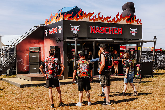 Aus Heavy Metal machte Haribo im vergangenen Jahr „Happy Metal“ und präsentierte eine limitierte Goldbären-Edition auf dem Wacken-Festival. Foto: Haribo