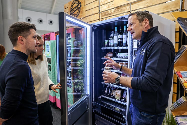 Als einer der Aussteller im neuen „Fokus Vending“ präsentierte Stefan Stüwer eine Vielzahl an Automatenkonzepten für den Außer-Haus-Markt. Foto: Landesmesse Stuttgart