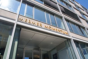 Im Jahr 2008 öffnete das Meßmer Momentum seine Türen in der Hamburger Hafen City. Nach eienr Neugestaltung präsentiert es sich nun größer, moderner und arrierefrei. Foto: Meßmer