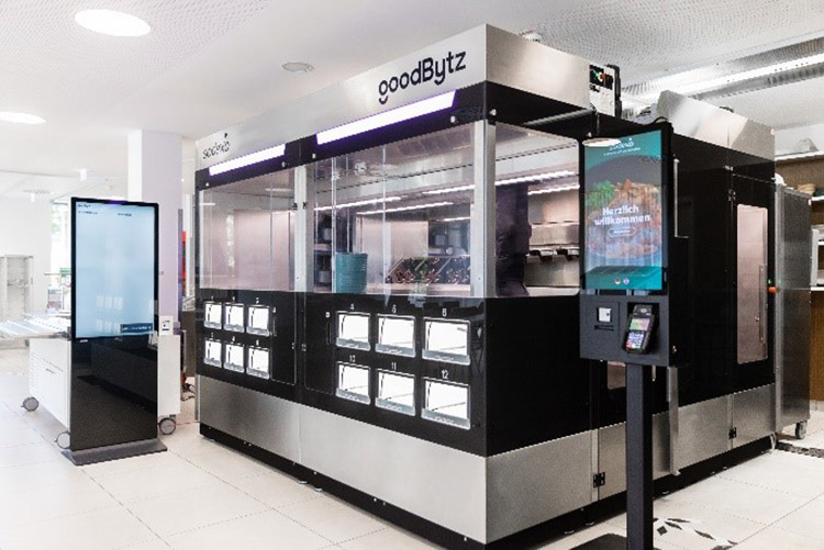 Die Roboterküche von Goodbytz bereitet im Universitätsklinikum Tübingen täglich bis in die Abendstunden fünf verschieden warme Gerichte zu. Foto: Sodexo