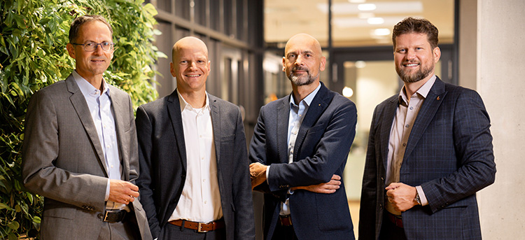 Zufrieden mit den Geschäftsergebnissen im Jahr 2023 – und dabei insbesondere mit der Entwicklung der Vending-Aktivitäten – zeigt sich die Seeberger Geschäftsleitung (v.l.): Gerald Lindinger-Pesendorfer (CFO), Clemens Keller (Geschäftsführender Gesellschafter), Ralph Beranek (Gruppen-Geschäftsführer) und Raphael Steinberg (Geschäftsführer Seeberger Professional). Foto: Seeberger