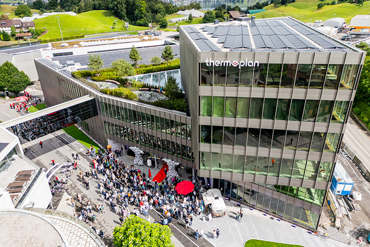 Rund 5.000 Gäste feierten im Juni am Thermoplan-Standort die Eröffnung des neuen Produktions- und Verwaltungsgebäudes „Unique“. Foto: Thermoplan